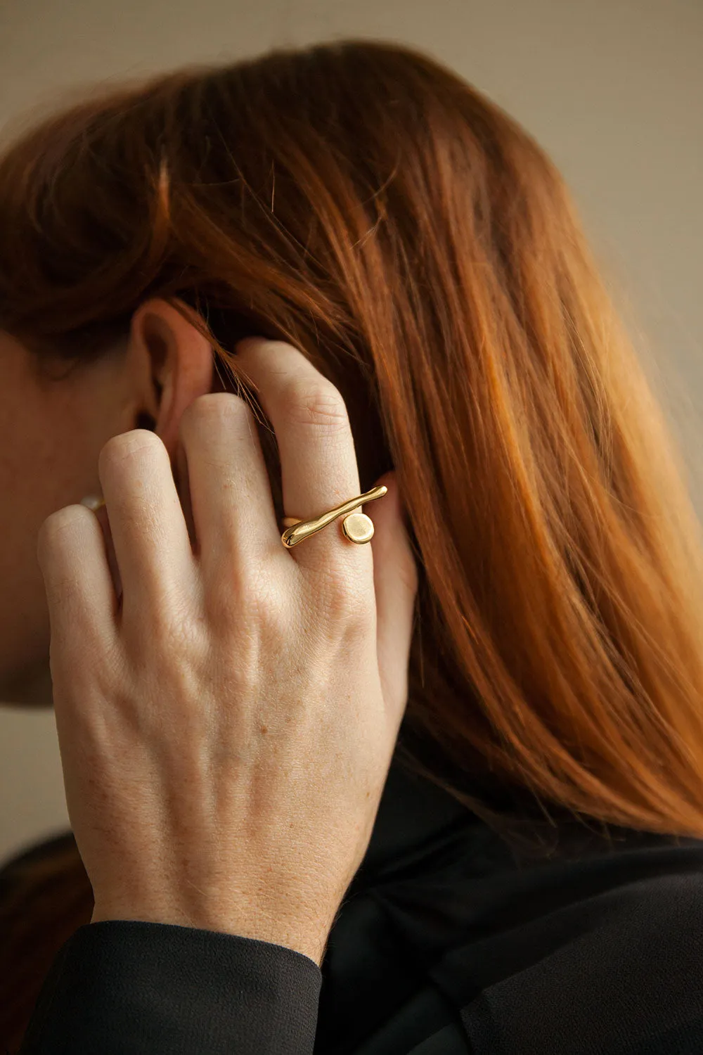 Acheron | Circle & Horizontal Line Ring