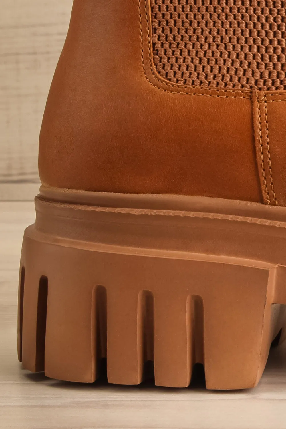 Agora Caramel | Cleated Chelsea Boots
