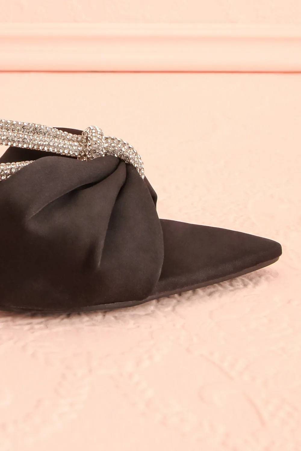 Chamaeleon Black | Pointed-Toe Heels w/ Sequin Knot