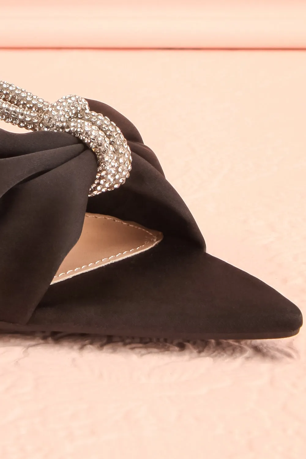 Chamaeleon Black | Pointed-Toe Heels w/ Sequin Knot