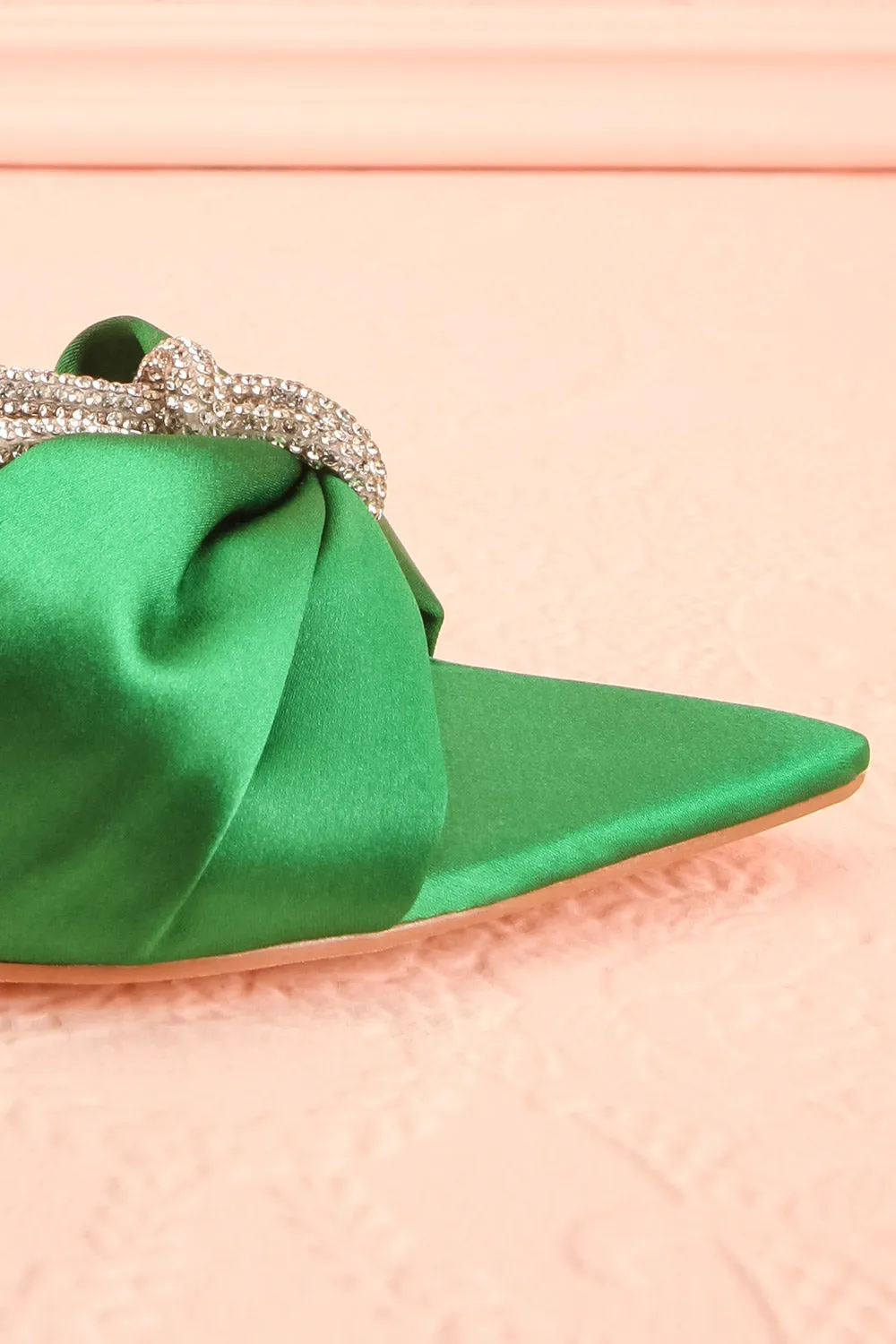 Chamaeleon Green | Pointed-Toe Heels w/ Sequin Knot
