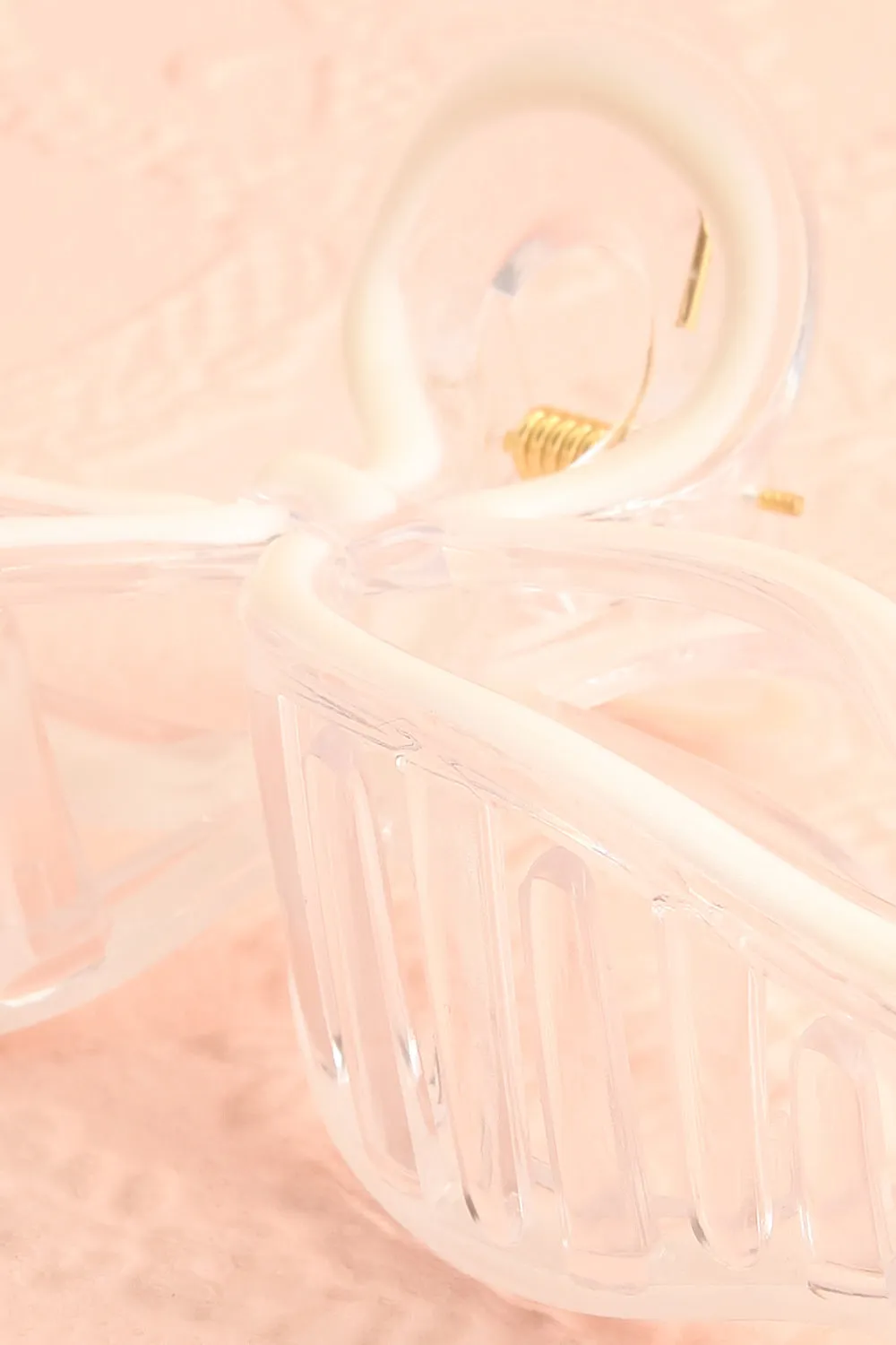Circe White | Bow Claw Clip