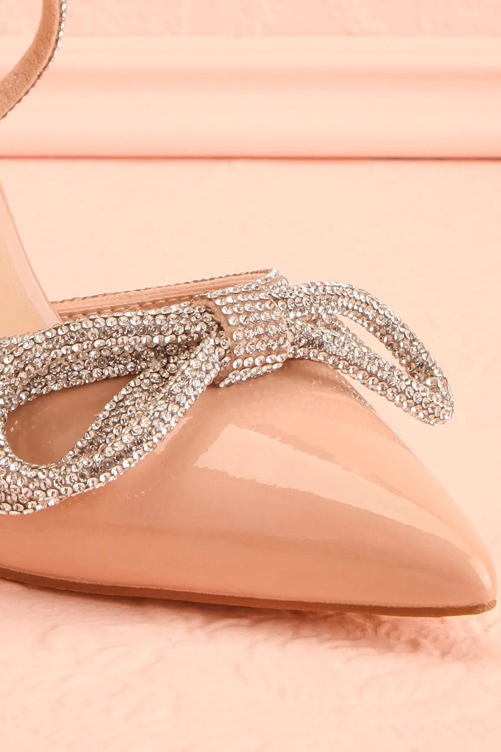 Commeatus Beige | Pointed-Toe Heels w/ Sequin Bow