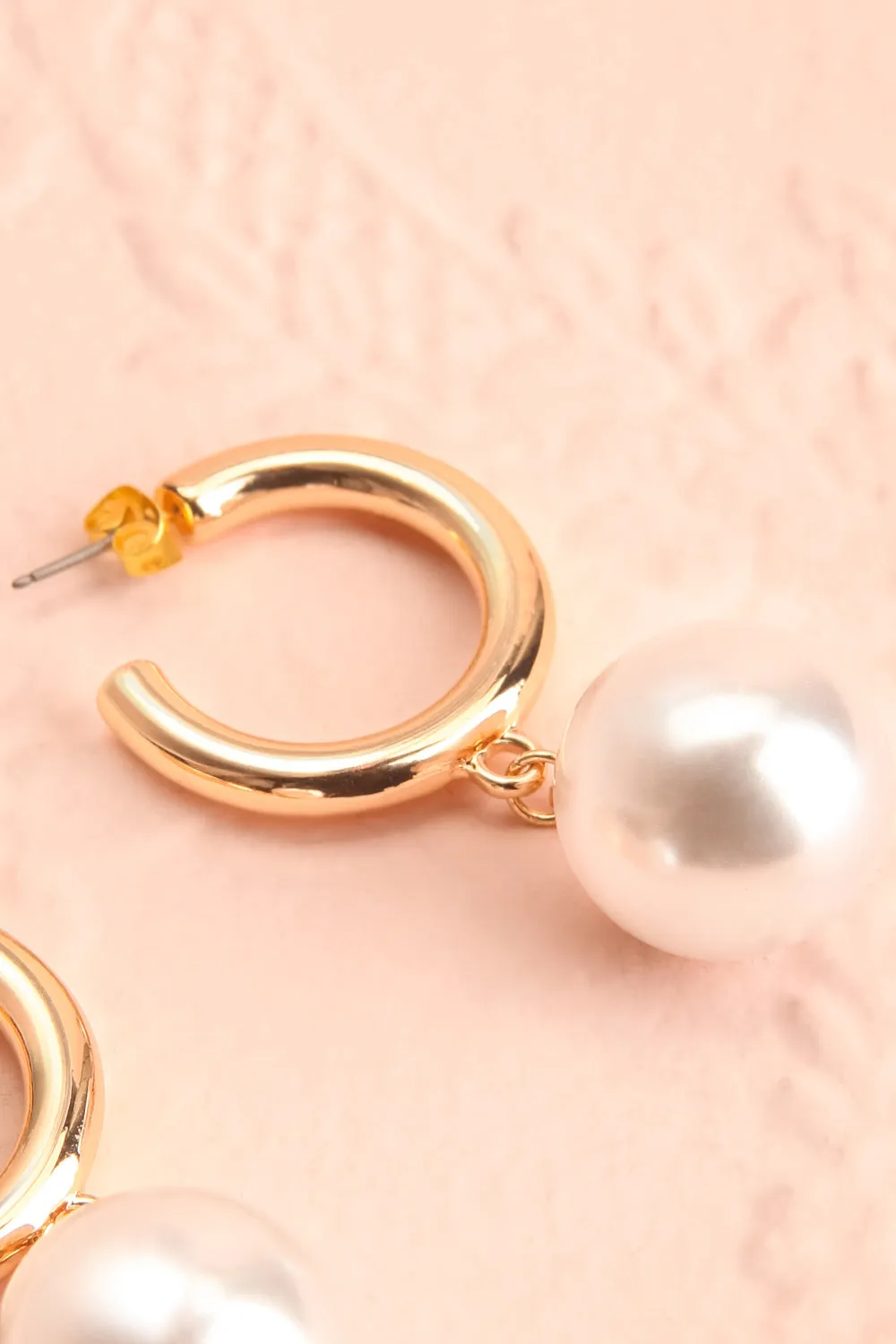Dinoa | Gold Hoop Earrings w/ Large Pearls