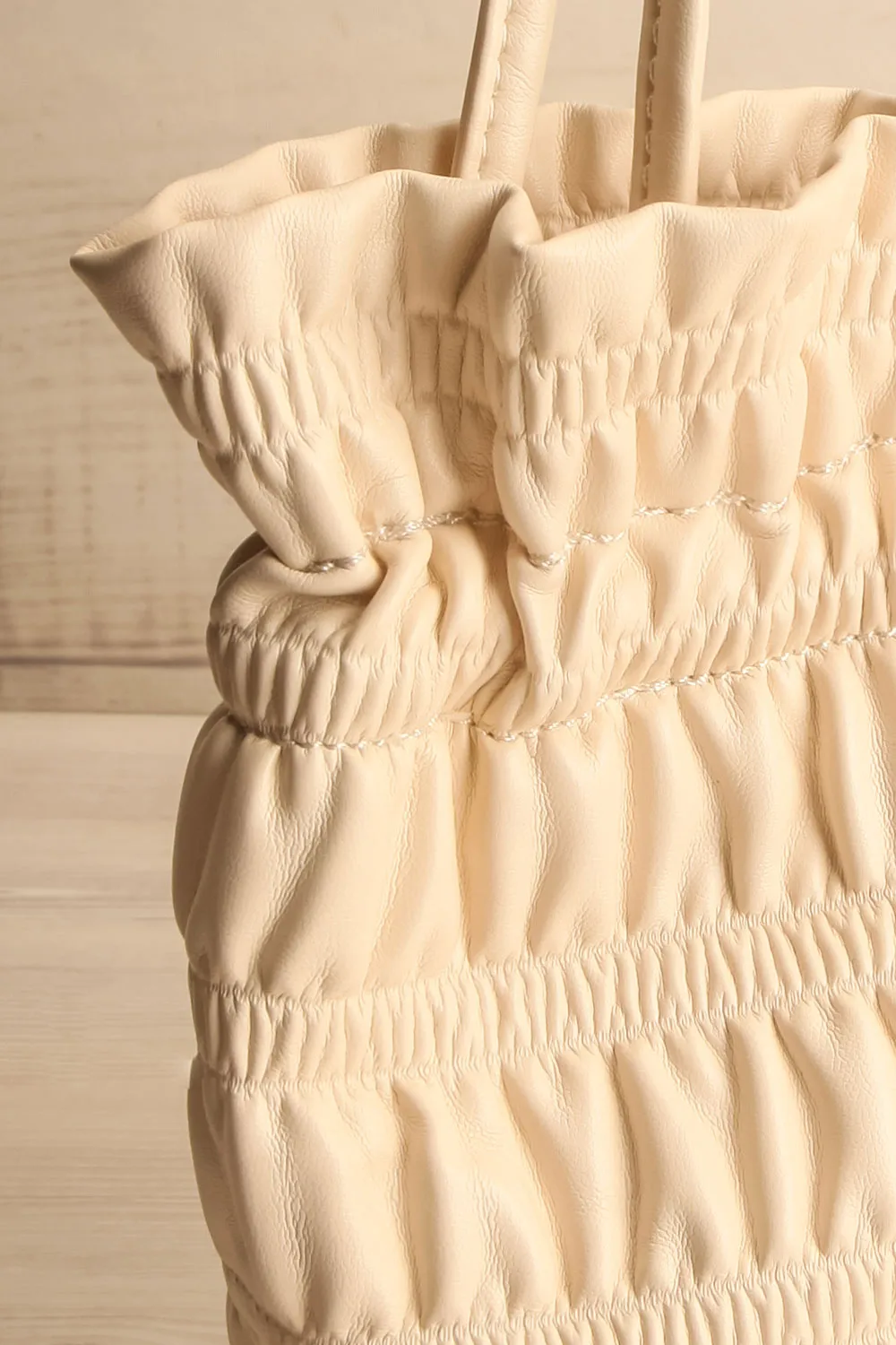 Duroque Ivory | Drawstring Shoulder Bag