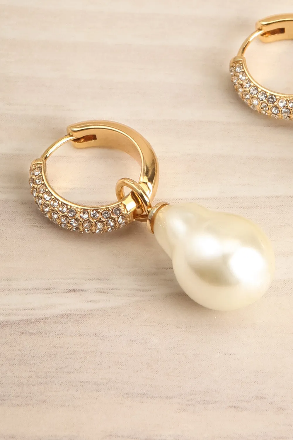 Eyllis Gold | Hoop Earrings w/ Pearl Pendant