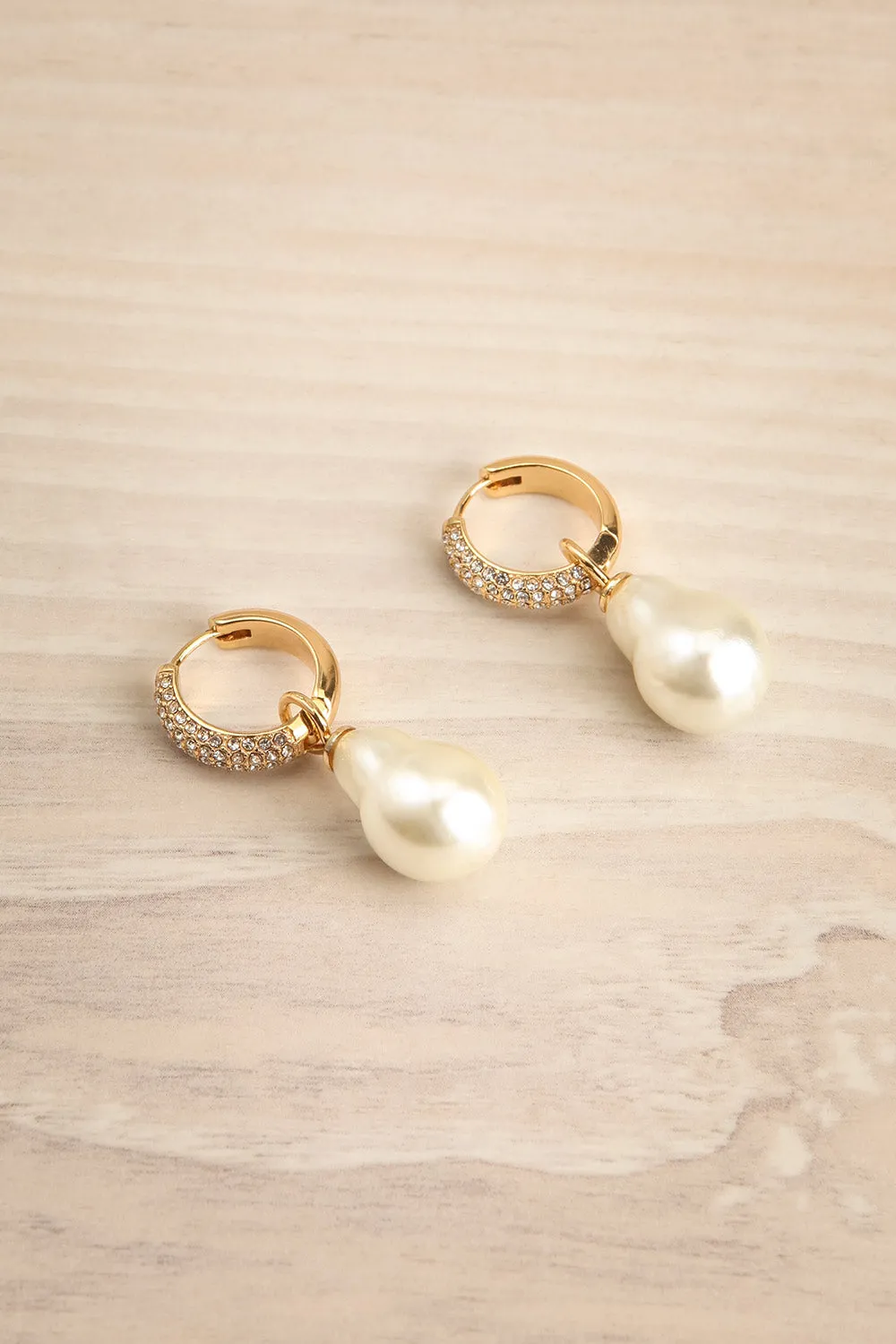 Eyllis Gold | Hoop Earrings w/ Pearl Pendant