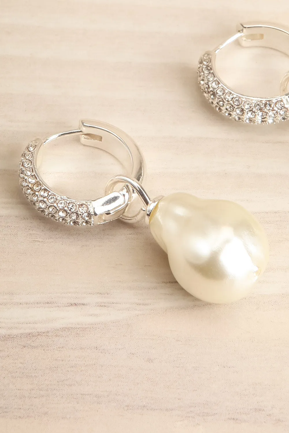 Eyllis Silver | Hoop Earrings w/ Pearl Pendant