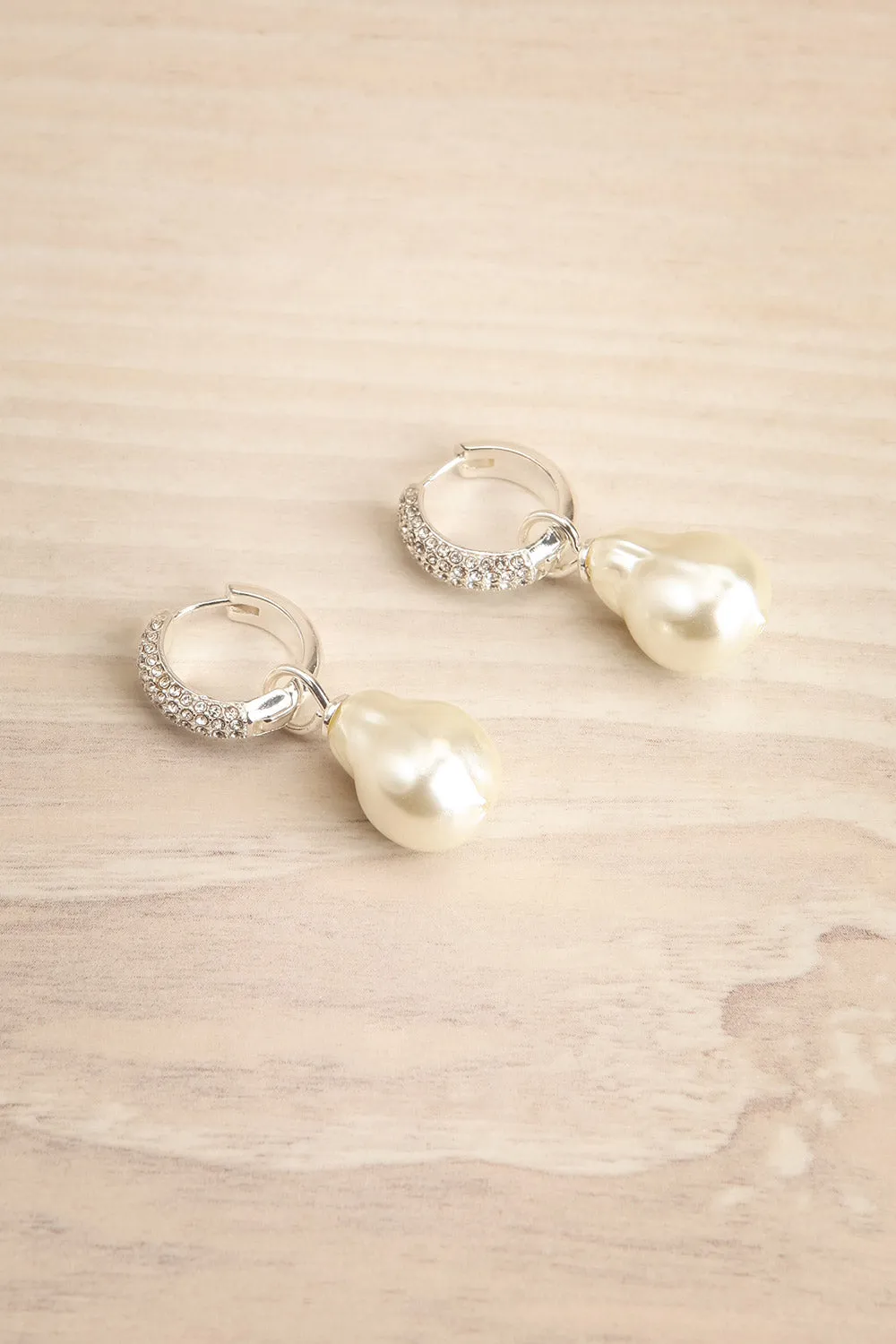 Eyllis Silver | Hoop Earrings w/ Pearl Pendant