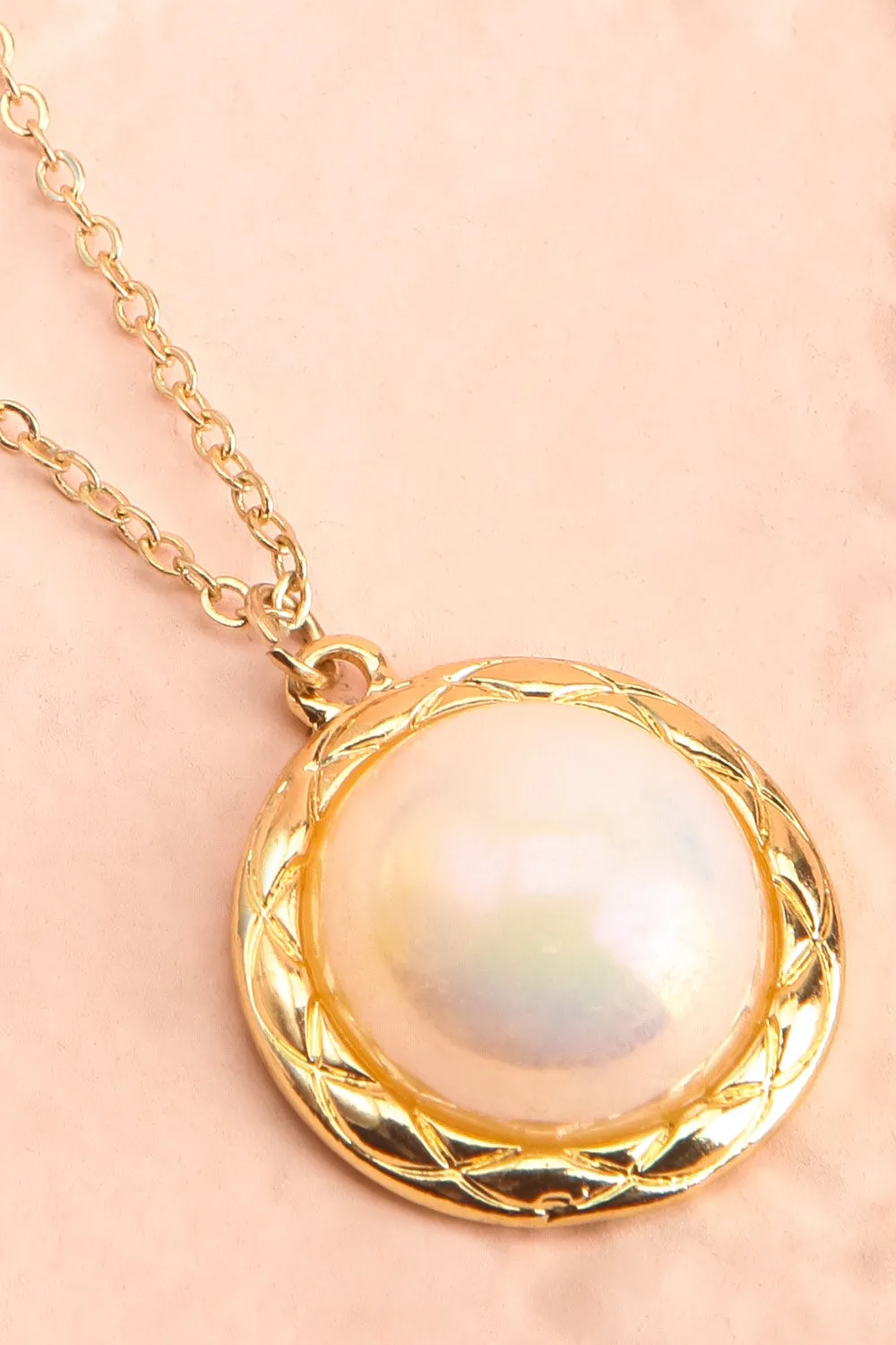 Granite | Golden Necklace w/ Pearl Pendant