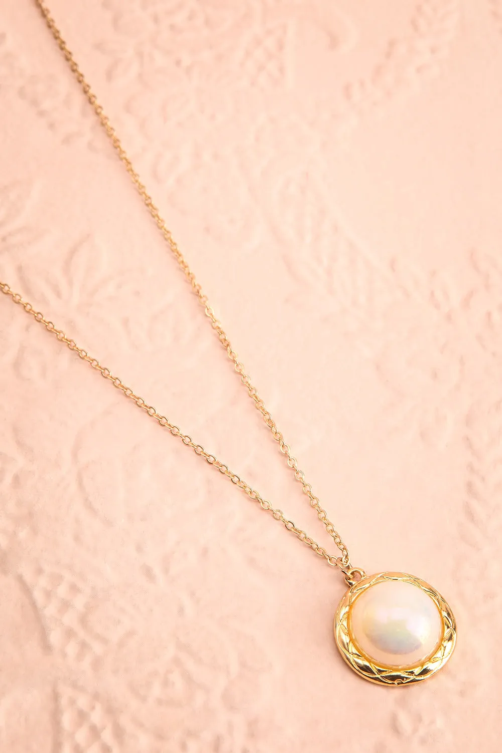 Granite | Golden Necklace w/ Pearl Pendant