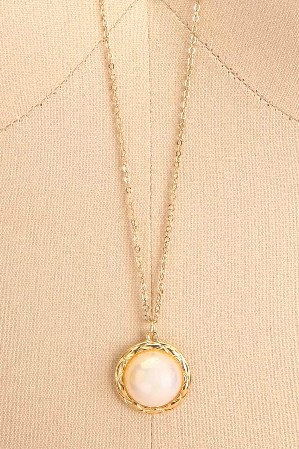 Granite | Golden Necklace w/ Pearl Pendant