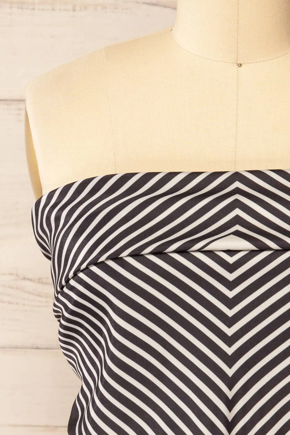 Hidaka Black | Satin Scarf w/ Geometric Print