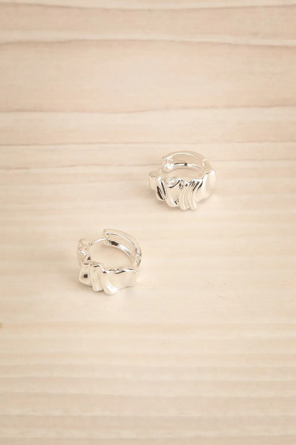 Isolone Silver | Wavy Hoop Earrings