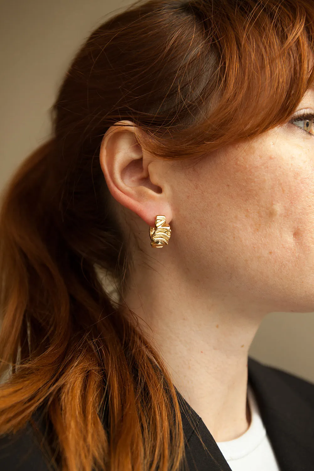 Isolone Silver | Wavy Hoop Earrings