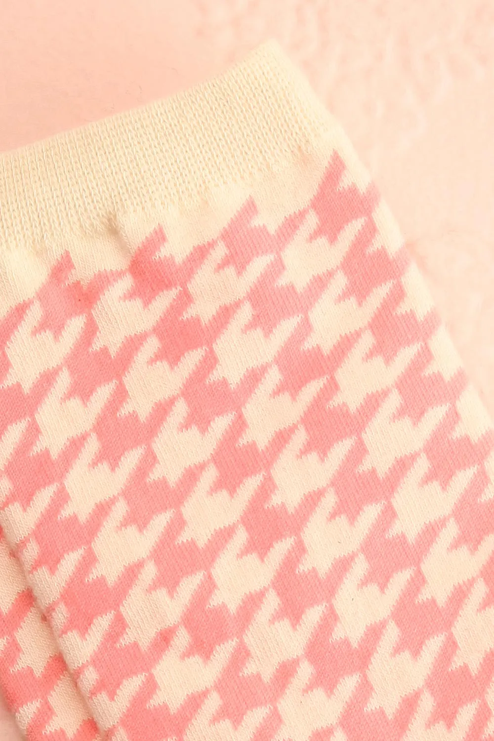 Juda | Pink Houndstooth Crew Socks
