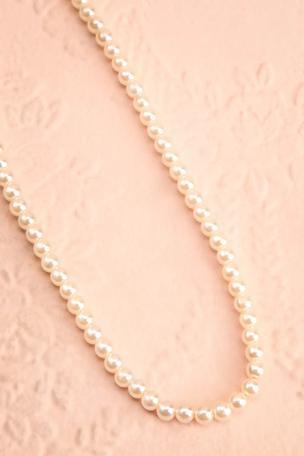 Juturn | White Pearl Necklace