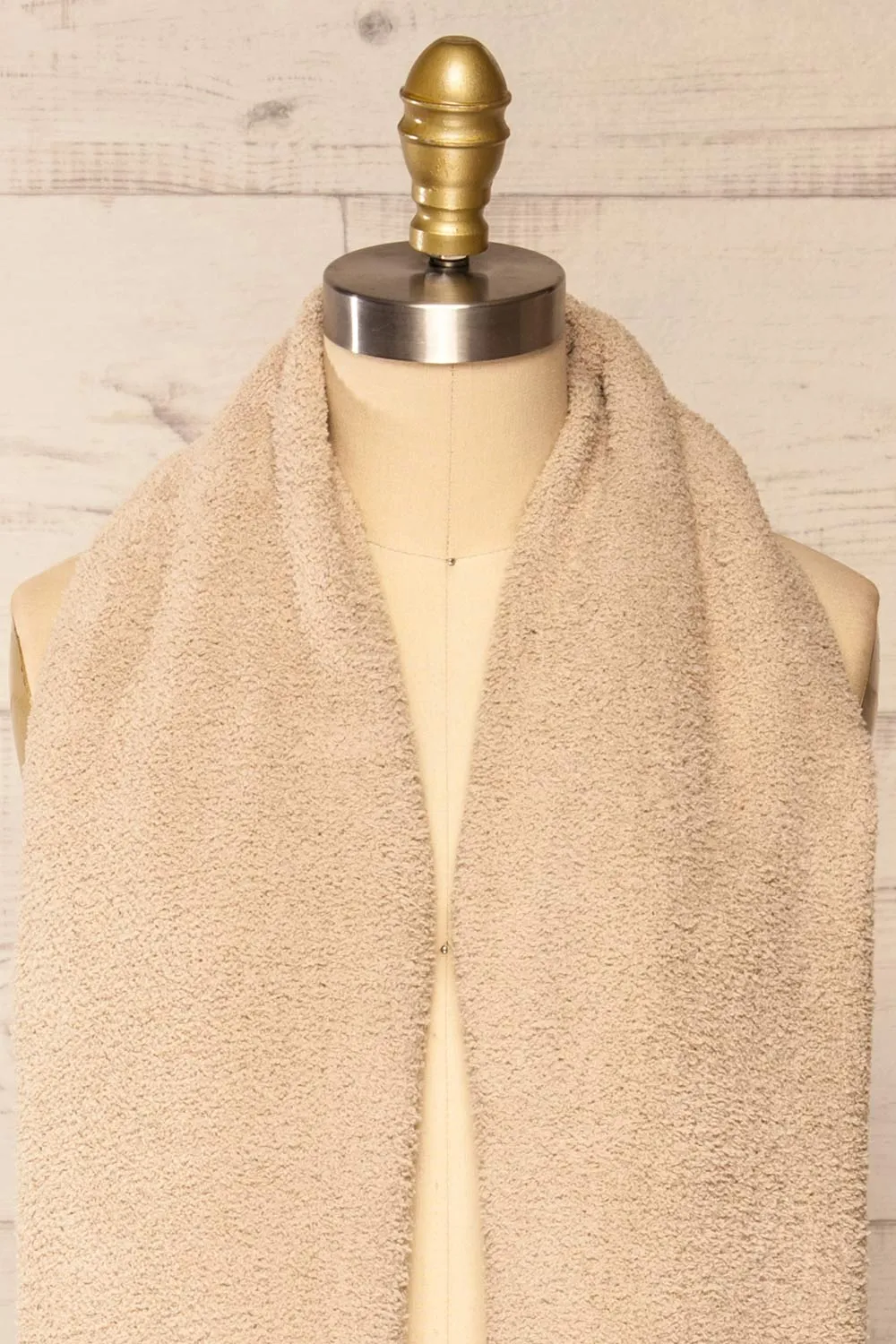 Le Chasseur Beige | Oversized Fluffy Fringed Scarf