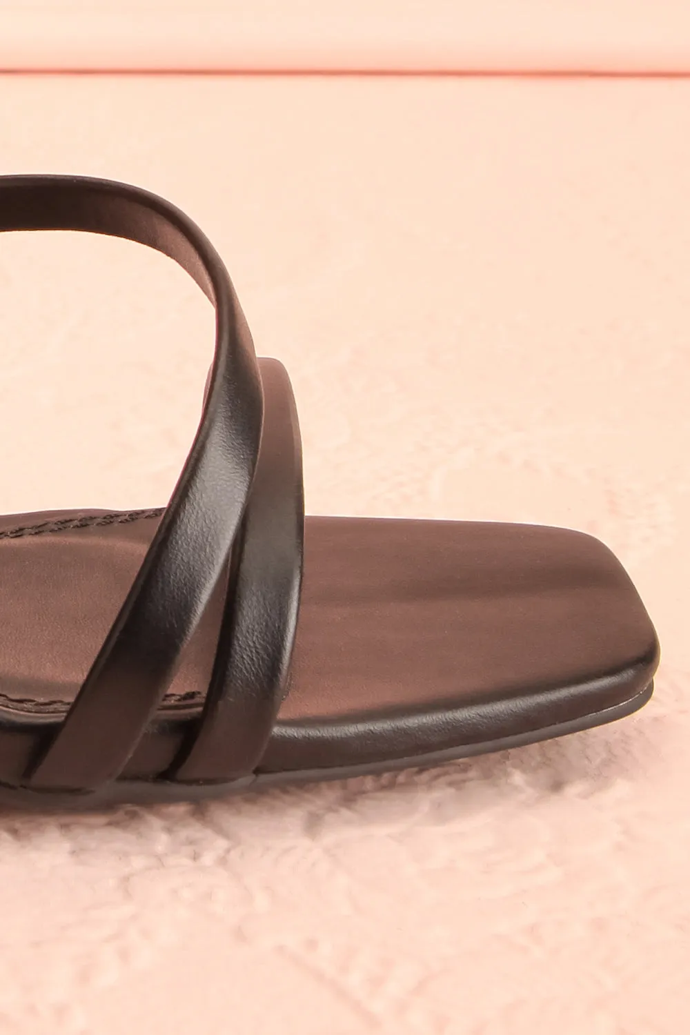Mouvemente Black | Crossed Strap High Heel Sandals