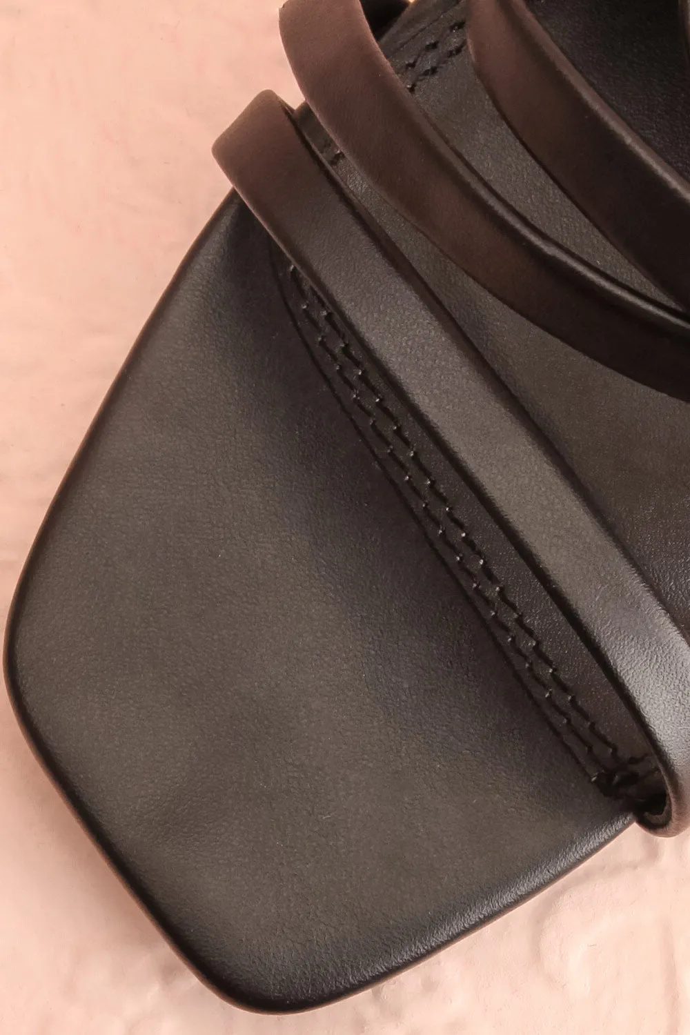 Mouvemente Black | Crossed Strap High Heel Sandals