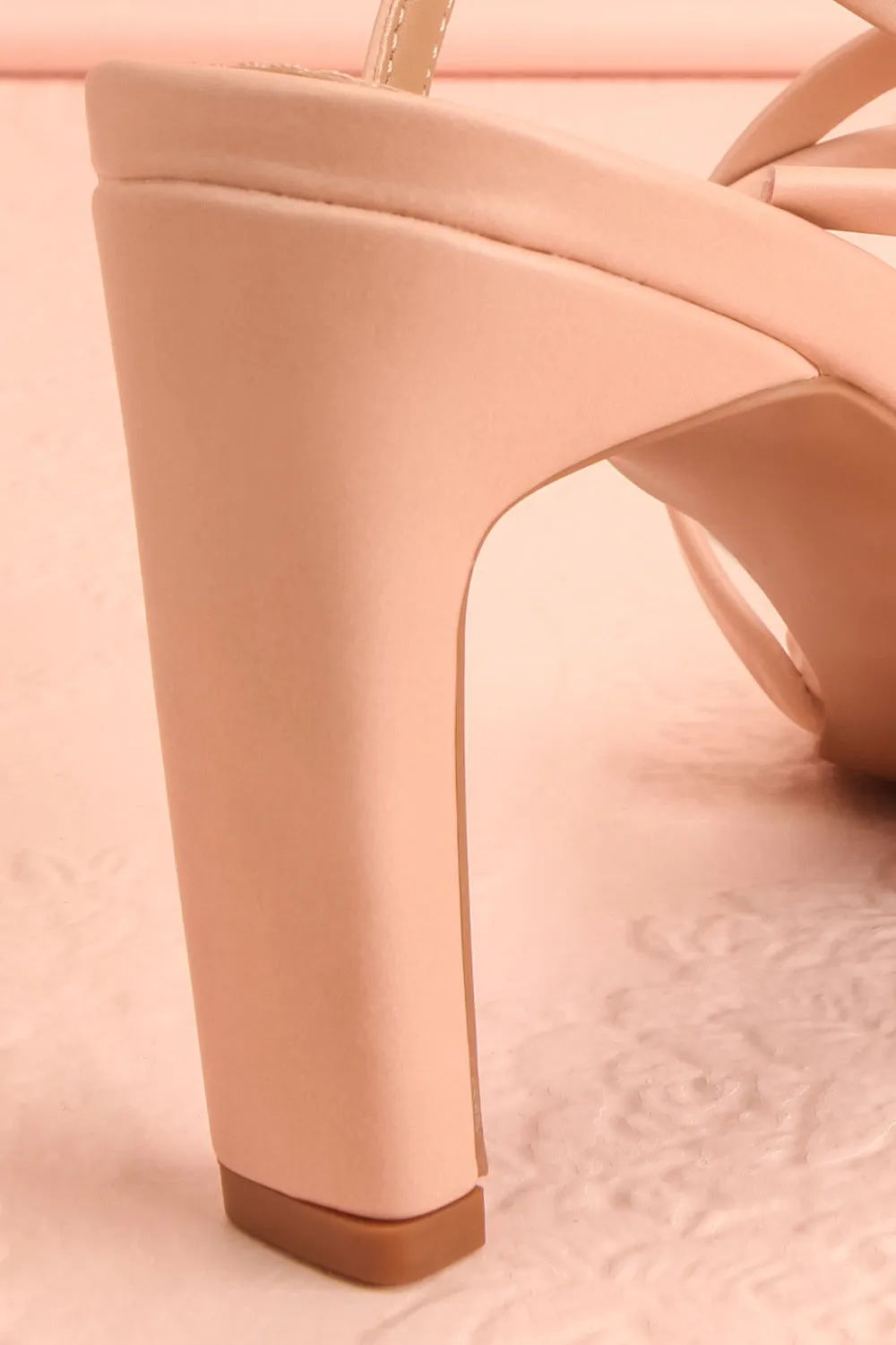 Mouvemente Blush | Crossed Strap High Heel Sandals