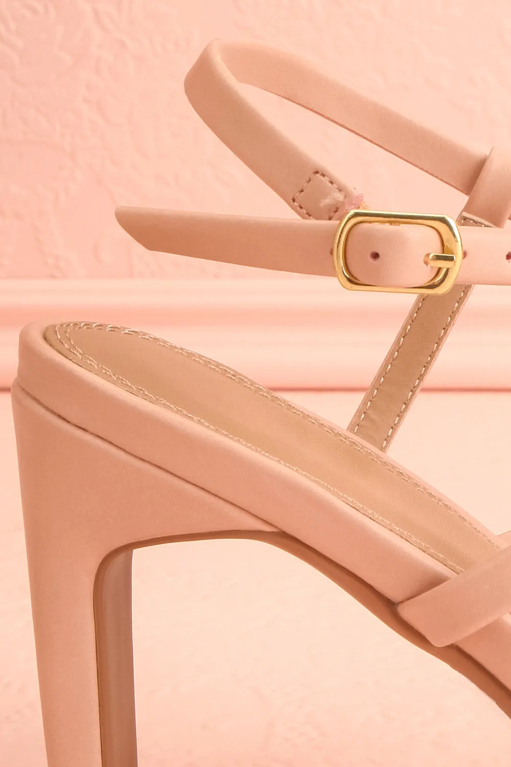 Mouvemente Blush | Crossed Strap High Heel Sandals