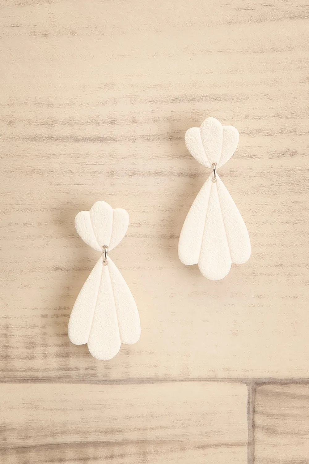 Nimbus White | Pendant Earrings w/ Shells