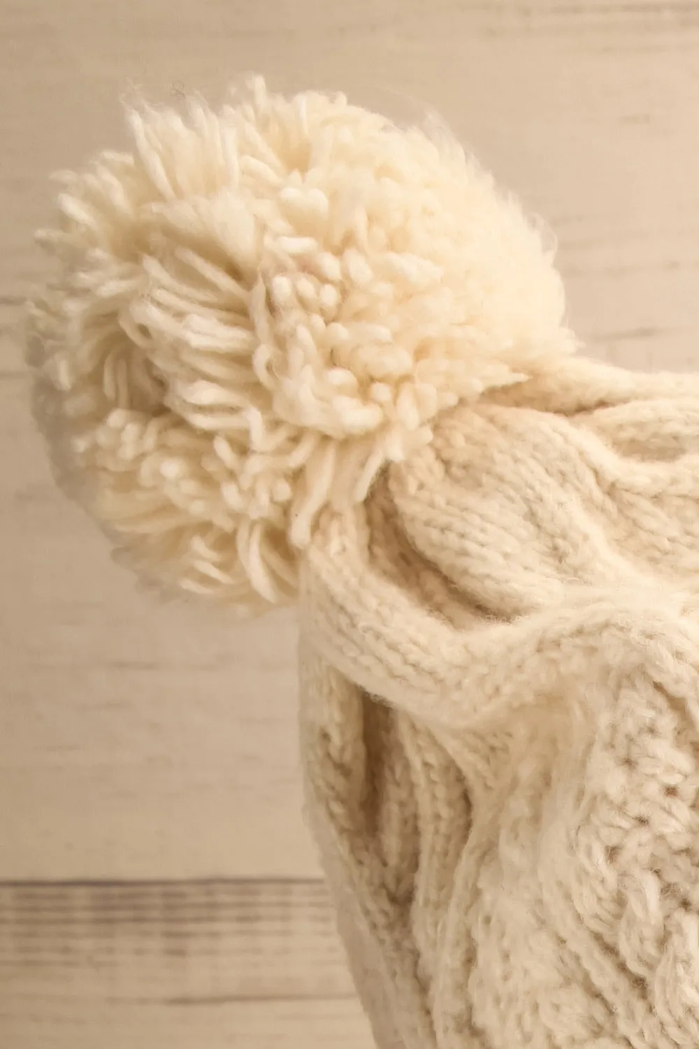 Oyonnax Ivory | Knit Tuque w/ Pompom
