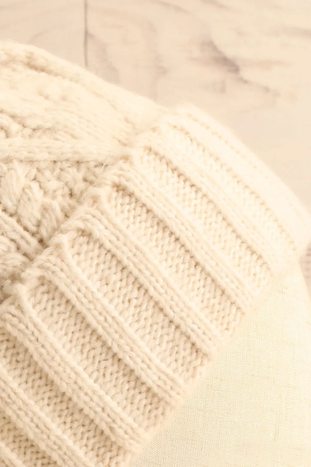 Oyonnax Ivory | Knit Tuque w/ Pompom