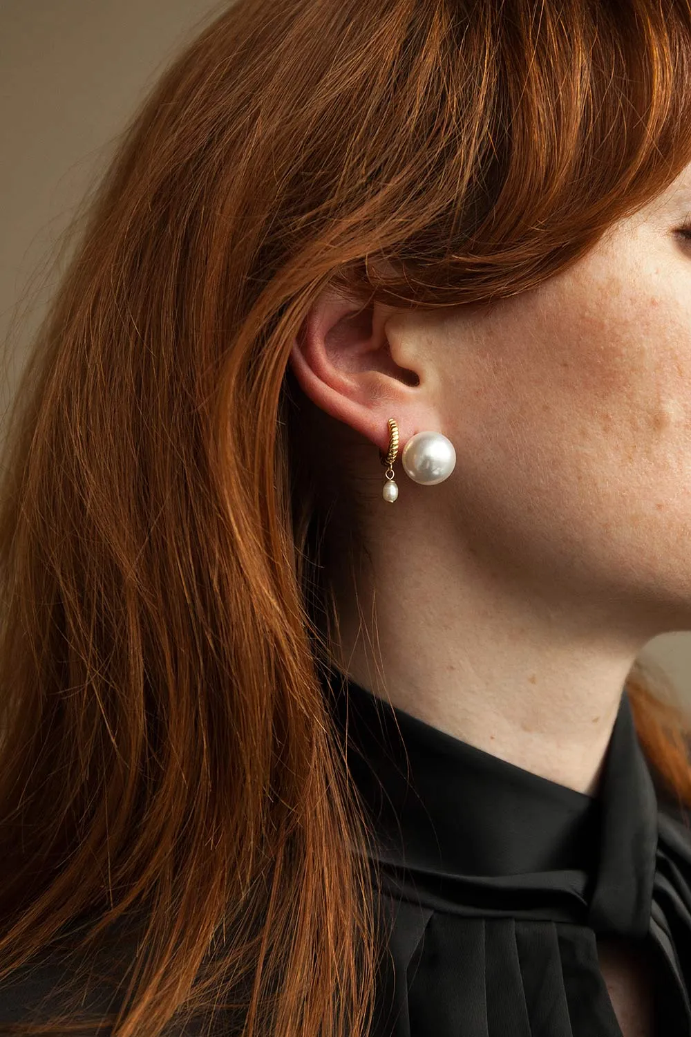 Rita Hayworth | Textured Hoop Earrings w/ Pearls