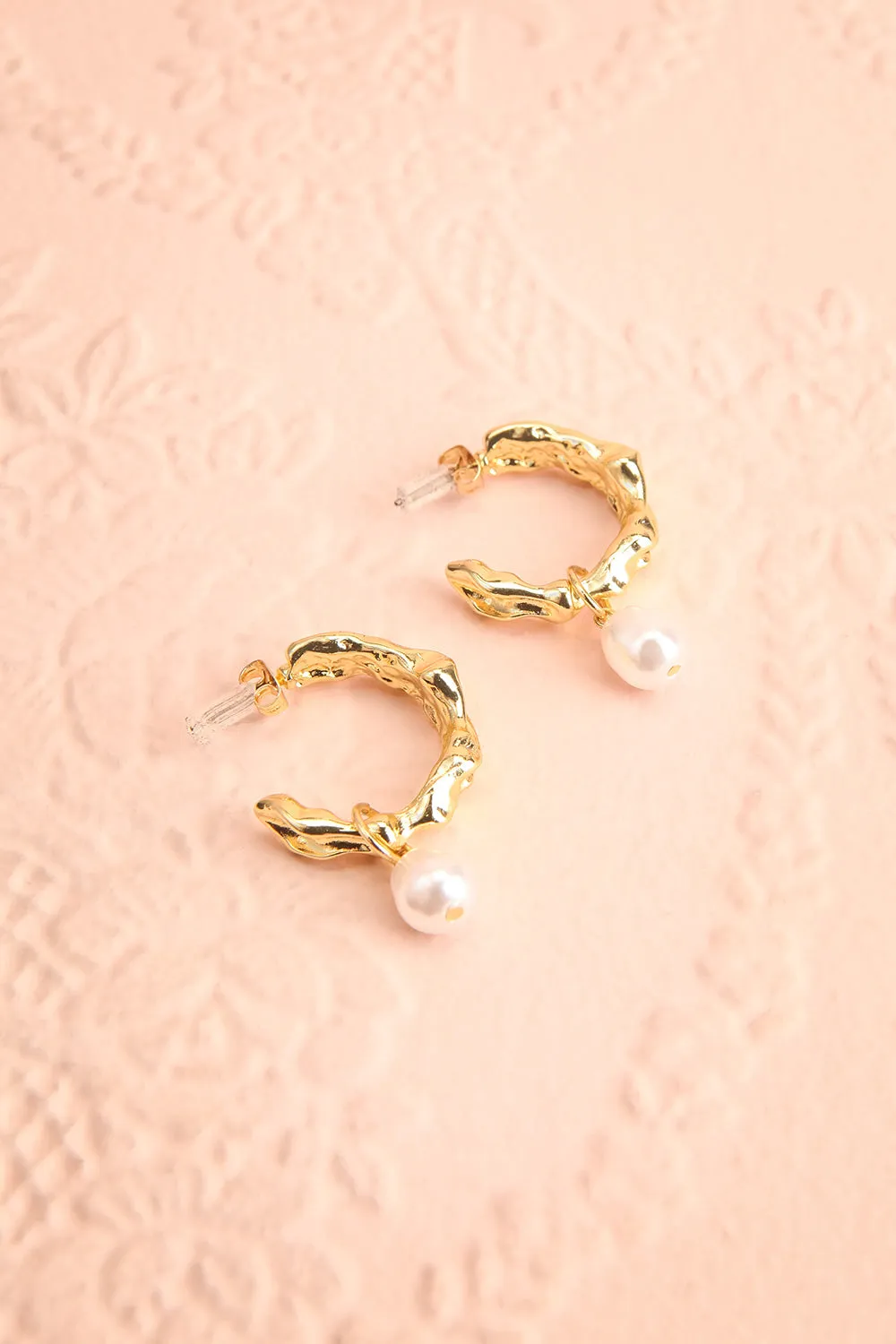 Scaris | Gold Textured Hoop Earrings w/ Pearl Charm