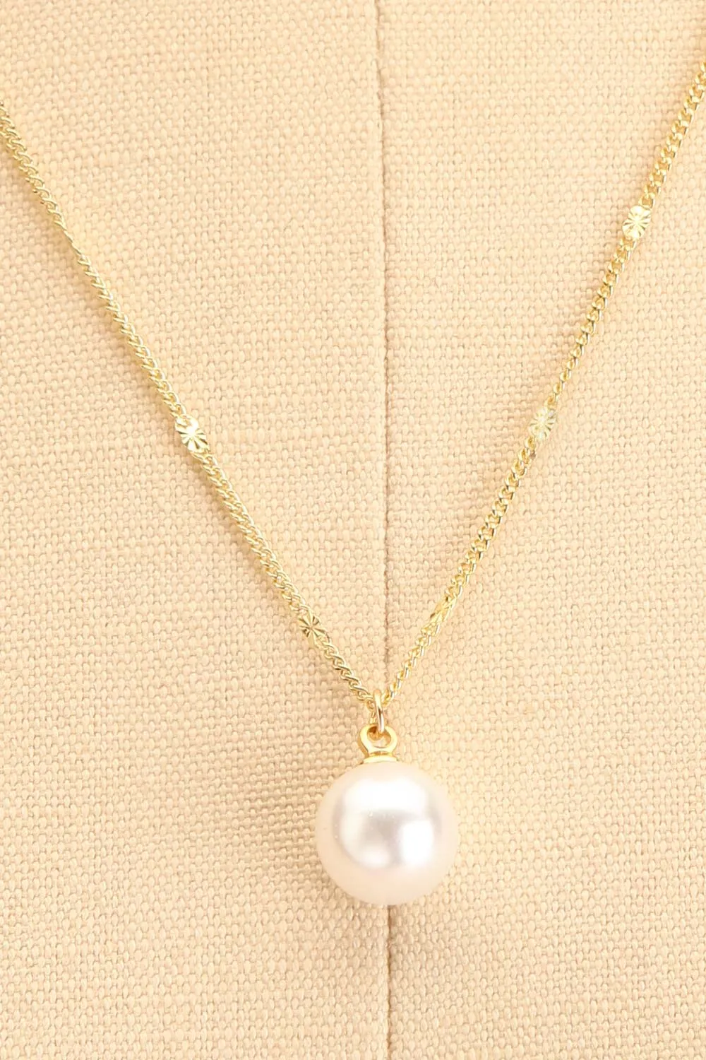 Sunday | Gold Necklace w/ Pearl Pendant