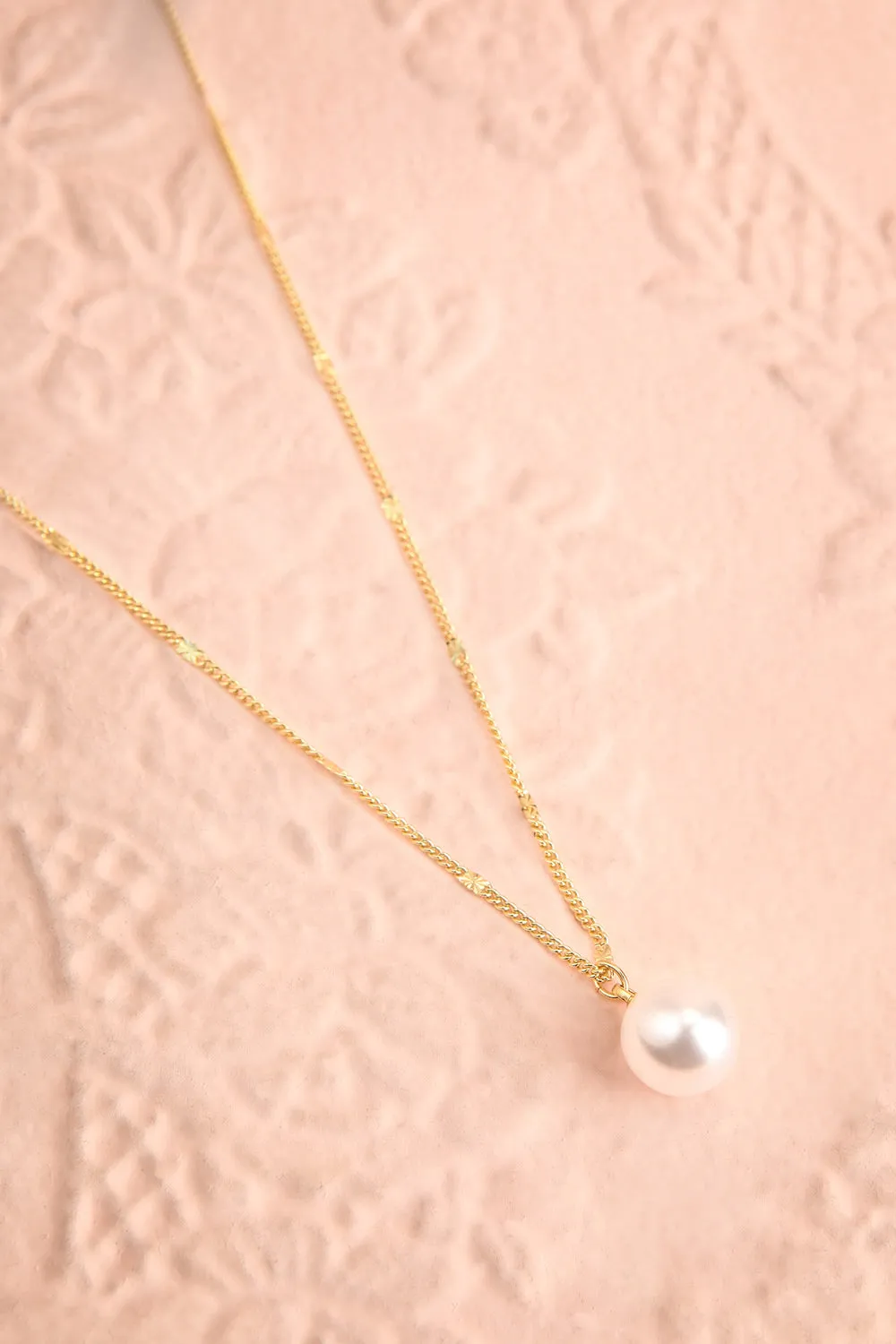 Sunday | Gold Necklace w/ Pearl Pendant
