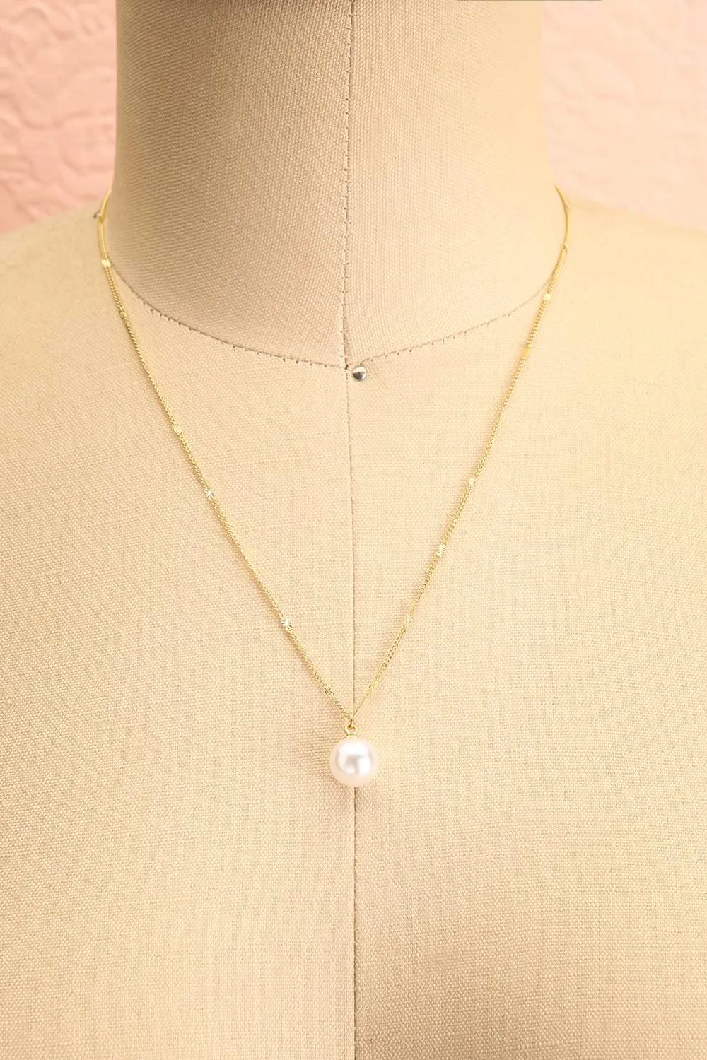 Sunday | Gold Necklace w/ Pearl Pendant