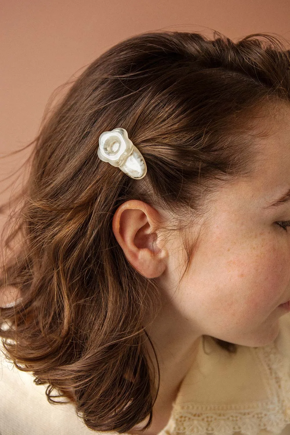 Zilly White | Marbled Flower Hair Clips